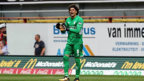 Standard bloquea la salida de Guillermo Ochoa