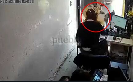 Alcalde retira a su esposa del DIF luego de que le arrojara agua con chile a una mujer