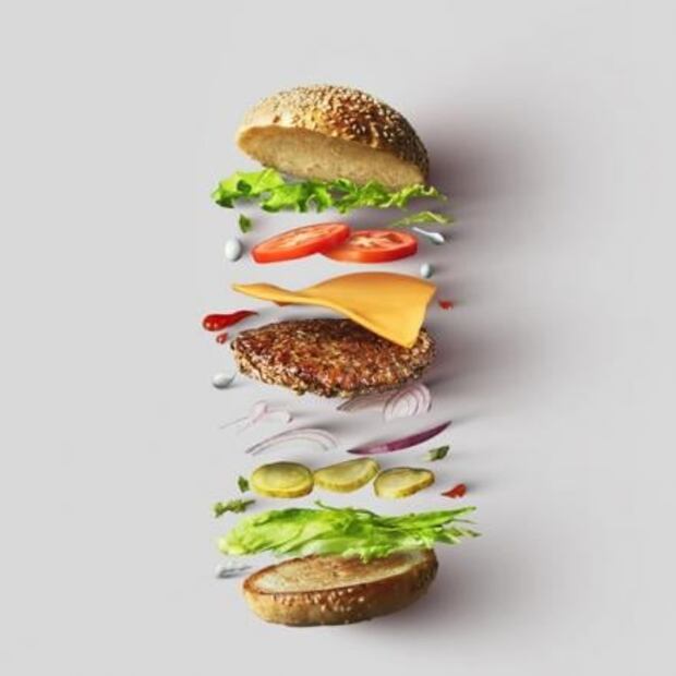 Guajolota vs combo hamburguesa ¿Qué tiene más calorías?