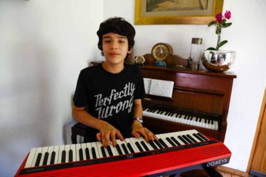 "Ser diferente está bien…".La historia de Huillo, niño con autismo invitado por Coldplay a tocar en concierto