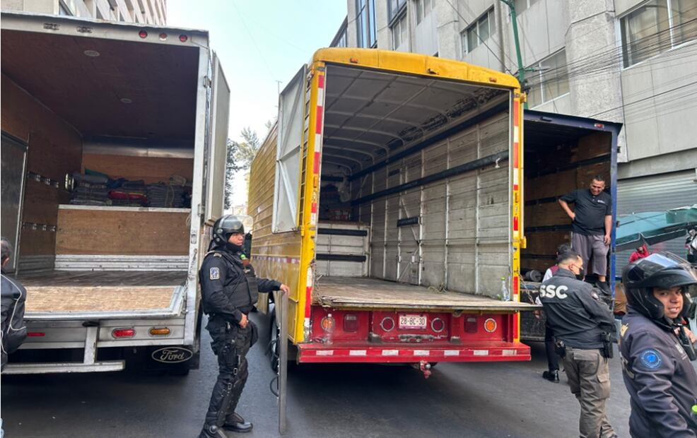 Marina y la Secretaría de Seguridad Ciudadana de la Ciudad de México realizan un operativo contra la piratería en la plaza comercial “México Mart”. Foto: Iván Montaño/EL UNIVERSAL
