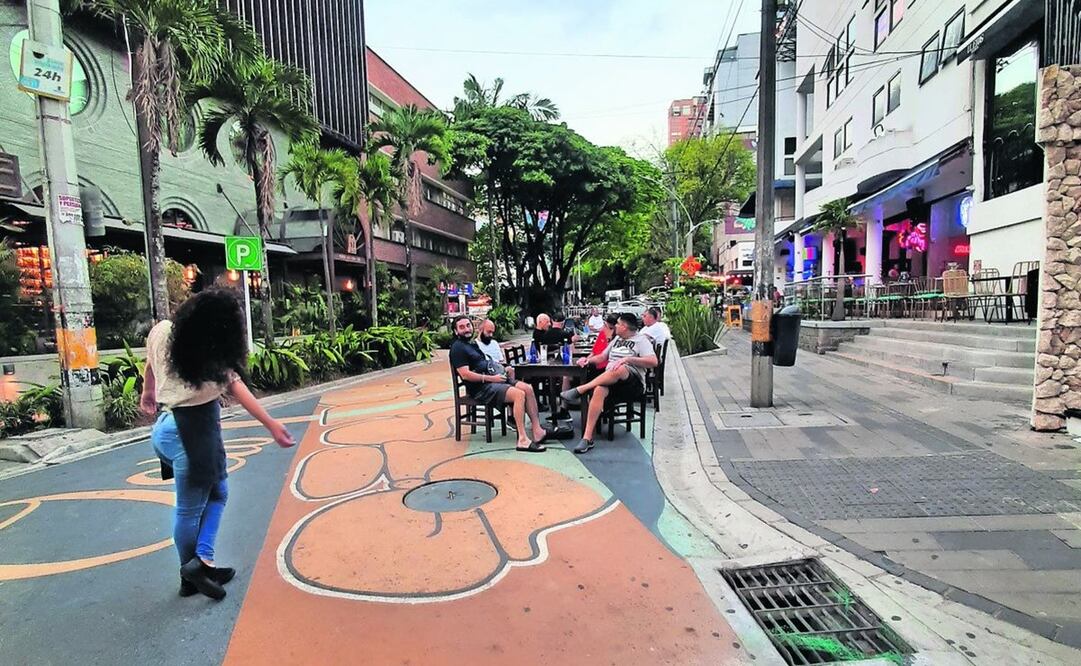 El Parque Lleras es muy frecuentado por todo tipo de turistas, pero predominan los hombres extranjeros de diferentes edades. Foto: Sonia Sierra / EL UNIVERSAL