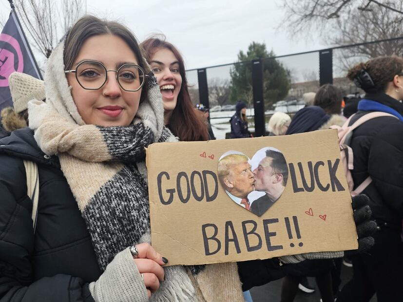 Asistente a marcha del pueblo, contra la llega de Donald Trump a la Casa Blanca, de nuevo. Foto: Max Aub. El Universal