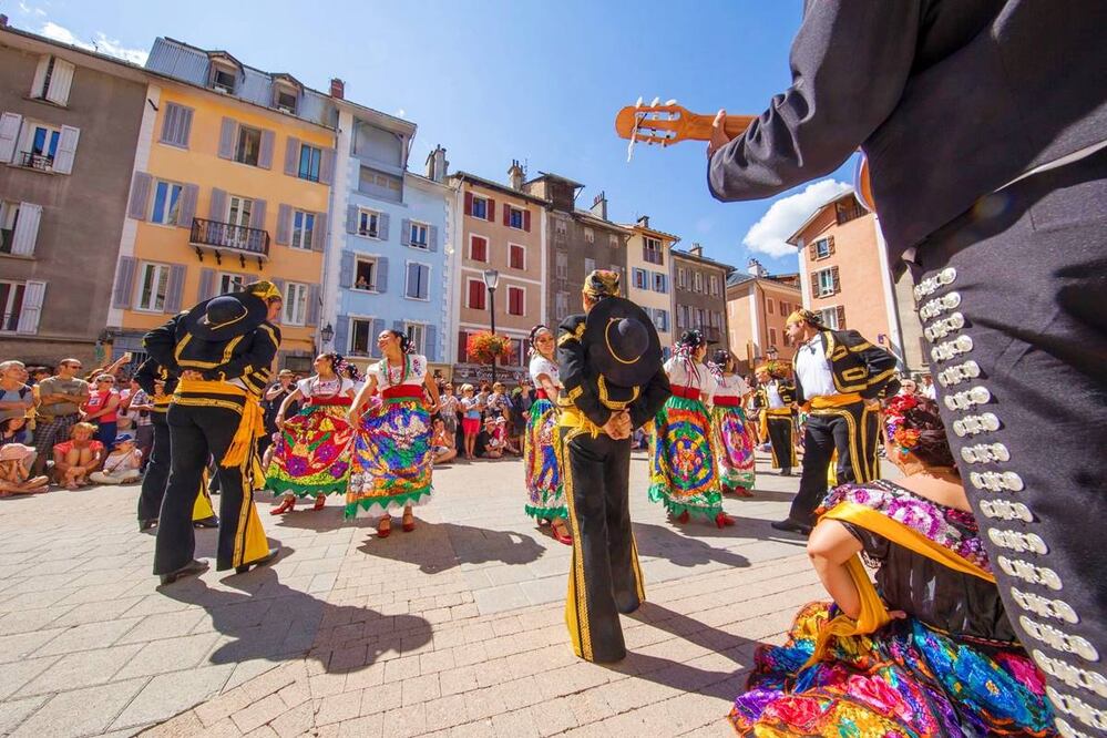 Cada verano se realiza un festival que festeja la herencia mexicana. Fotos: Facebook "Barcelonnette, ma ville" 