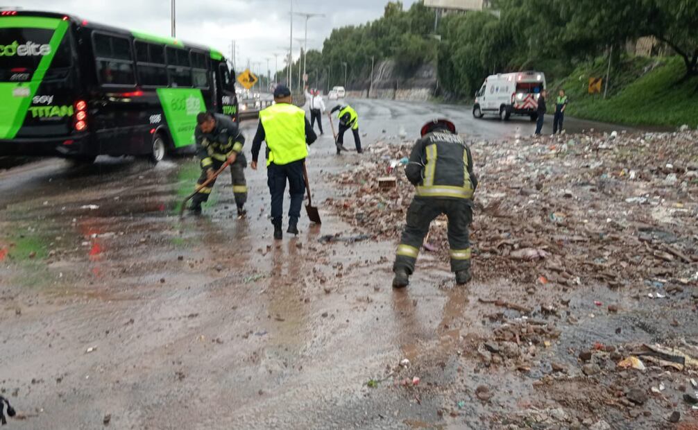 Las fuertes lluvias en la Ciudad de México han ocasionado inundaciones, caídas de árboles y caos vial. Fotos: Especial