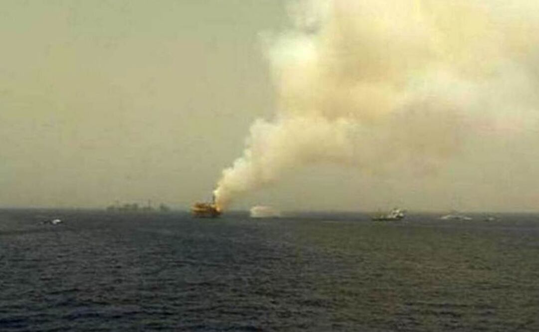 Organizaciones detectaron por medio de imágenes satelitales la existencia de un derrame de crudo en curso en la misma zona donde se registró el incendio y explosión de la plataforma Akal-B el pasado 6 de abril. Foto: captura de imagen