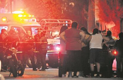 En Tepito matan a balazos a 2 menores de edad que iban en moto; eran hermanos 