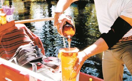 Edil de Xochimilco quiere prohibir el consumo de alcohol en trajineras