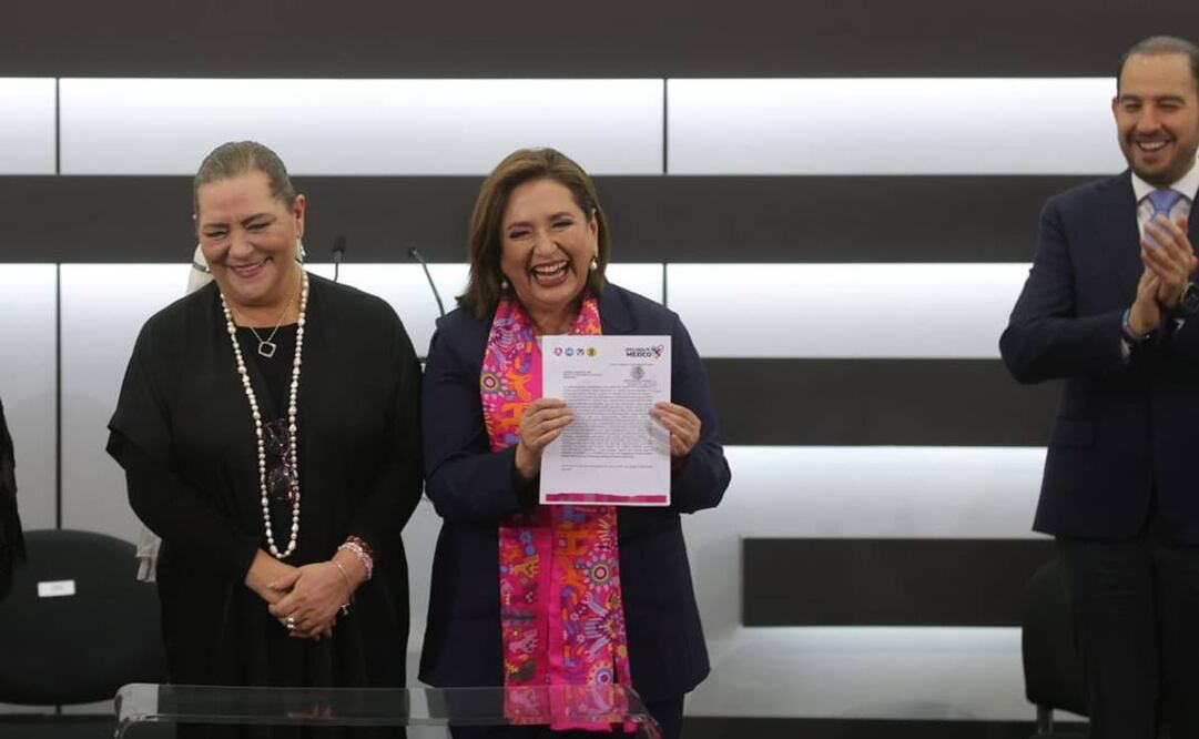 Xóchitl Gálvez recibió este martes su constancia como candidata presidencial por la coalición Fuerza y Corazón por México. Foto: Gabriel Pano / EL UNIVERSAL