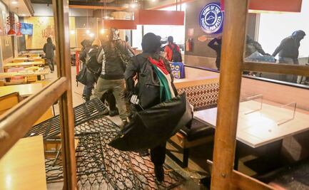 Marcha por 10 años de Ayotzinapa también estuvo rodeada de conservadores: AMLO