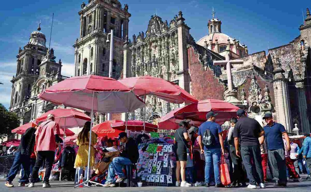 Vendedores ambulantes alojados en el Centro Histórico de la CDMX. Foto: Hugo Slavador / El Universal
