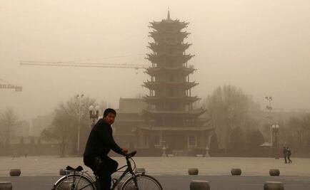 Enorme tormenta de arena envuelve ciudad en China