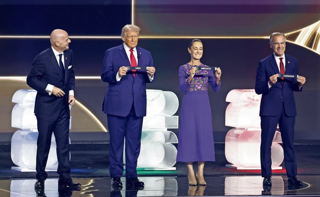 Los presidentes de Estados Unidos, Donald Trump (segundo de izq. a der,); de México, Claudia Sheinbaum, y el premier canadiense, Mark Carney, en el sorteo para el Mundial 2026. Foto: EFE