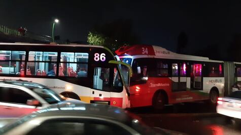 Choque de frente de dos autobuses del Mexibús deja 18 heridos