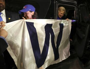 Los Obama y Clinton celebran triunfo de los Cubs