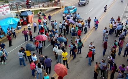 Maestros bloquean Secretaría de Educación de Tabasco; exigen pago de bono anual