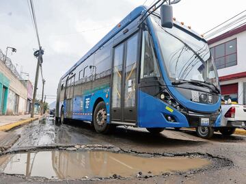 Surgen más baches en ruta del Trolebús en Chalco