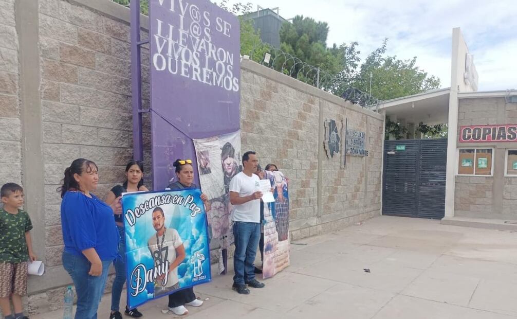 En el acto los familiares de los posibles afectados, manifestaron su descontento por el caso. Foto: Especial.