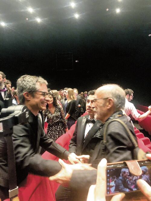 El actor y director se encontró con José María Riva, director de la Semana de la Crítica que premió Amores perros. FOTOS: ALEJANDRA MUSI. EL UNIVERSAL Y AP