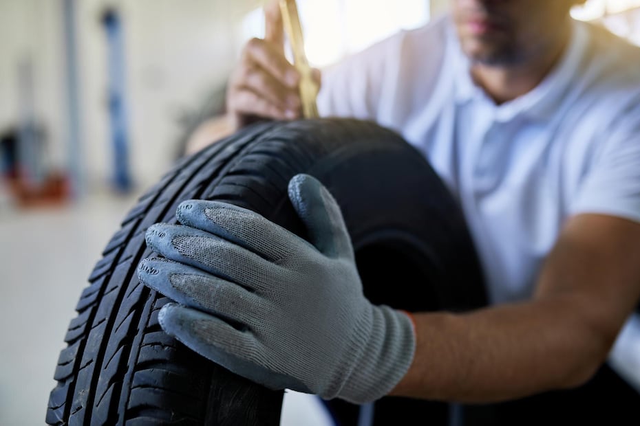 Llantas del auto. Foto: Freepik
