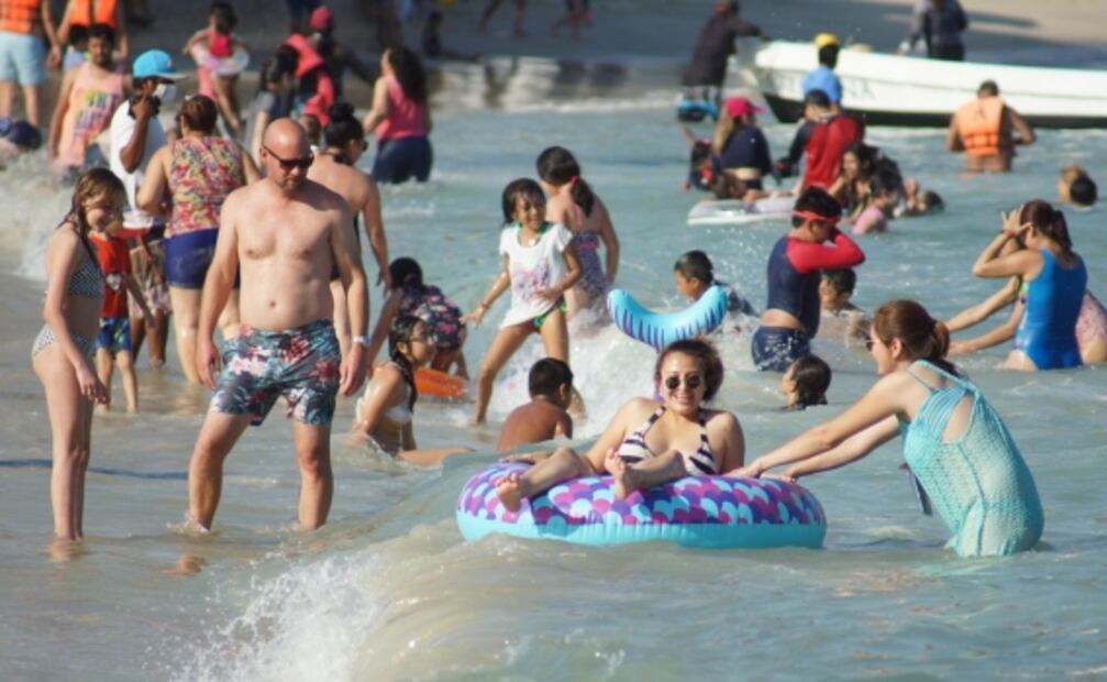 Vacaciones pandémicas y jornada de vacunación, entre las fotos de la semana