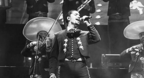 Alex Fernández pospone concierto que ofrecería en Uruapan por la violencia y por respeto a la memoria de Carlos Manzo: "México está de luto"