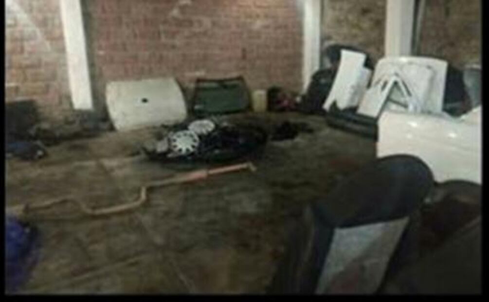 Aseguran predio con vehículos robados en Huixquilucan 