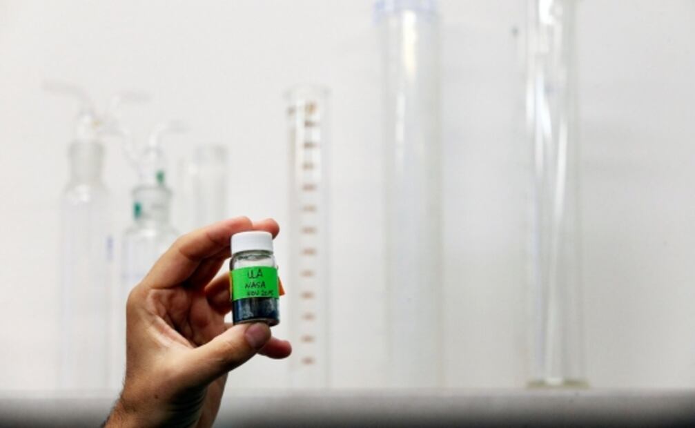 Buscan transformar la orina de astronautas en energía