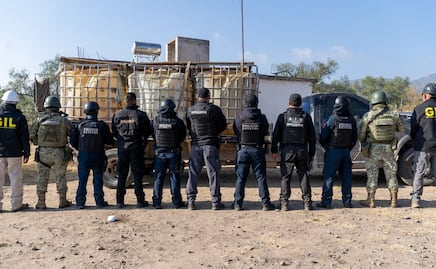 Aseguran predio usado para almacenar droga y huachicol en Hidalgo; decomisan 5 mil litros de combustible y dosis de narcóticos