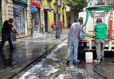 Autoridad del Centro Histórico comienza limpieza de espacios desocupados por la CNTE; realizan lavado profundo de vialidades