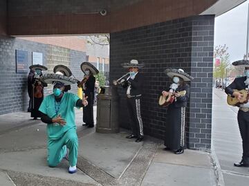 Mariachi band serenades COVID-19 patients and frontline healthcare workers in NY