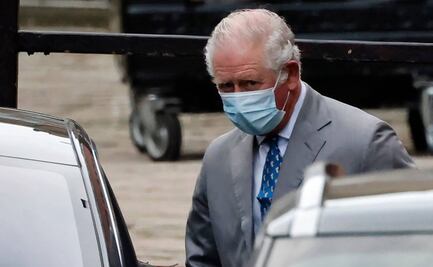 Príncipe Carlos visita a su padre, el príncipe Felipe, en el hospital