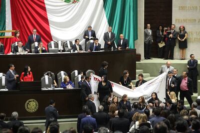 Morena protesta antes de posicionamiento del PRI