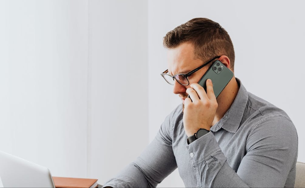 Nadie más que tú puede dar de alta tu línea telefónica. Foto: Pexels