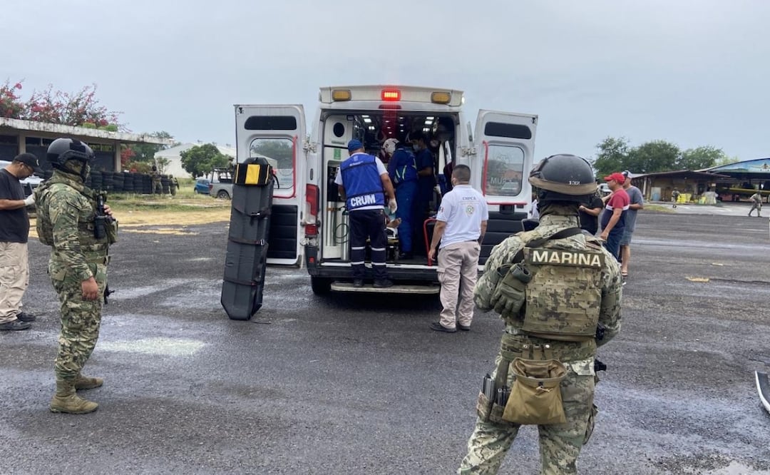 Marina apoya a heridos tras explosión registrada en Coahuayana, Michoacán (06/12/2025). Foto: Especial