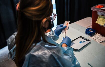 Expertos británicos sugieren que el Covid-19 evolucionará en formas más graves