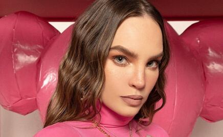 Belinda derrocha sensualidad en minivestido negro