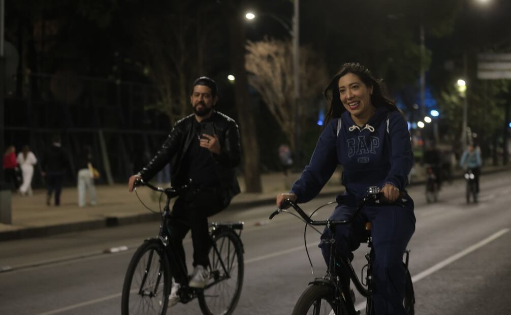Ciclistas en el paseo nocturno. Foto: Gabriel Pano / EL UNIVERSAL