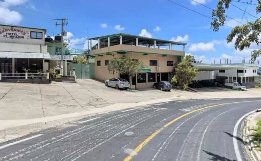 El ataque armado ocurrió sobre la carretera federal 200 frente al hotel El Mirador de Santiago Jamiltepec, Oaxaca. Foto: Especial