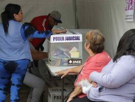 Acusan que 77% de votantes en elección judicial 2025 son beneficiarios de programas sociales; "farsa electoral", califican