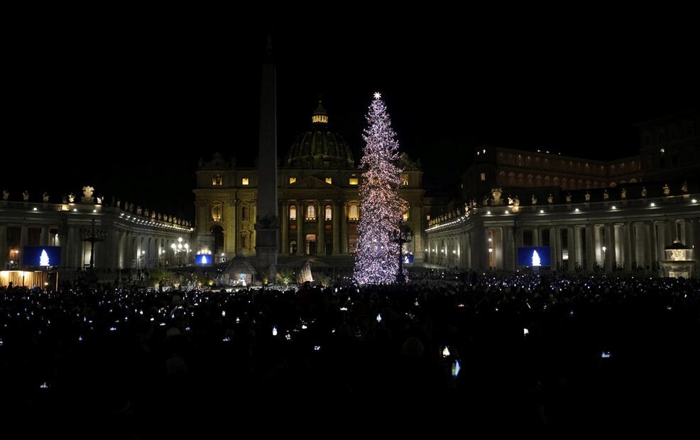 Encendido del árbol de Navidad del Vaticano. Foto: AP
