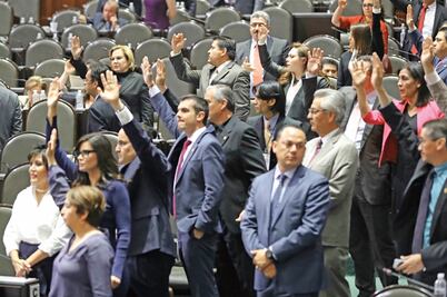 Critican al TEPJF por no bajarse los sueldos