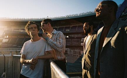 Festival de Malasia exige de 2mdd a la banda 1975  tras polémica por beso gay