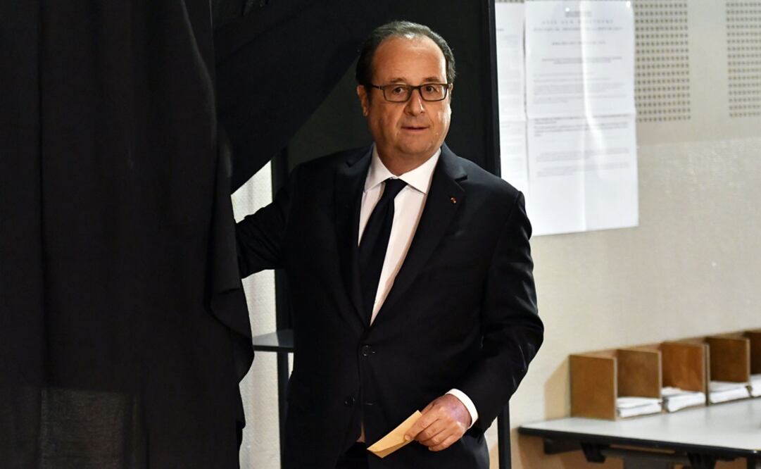 El presidente francés, Francois Hollande, acudió a votar en un centro electoral en Tulle, Francia (Foto: Xinhua)