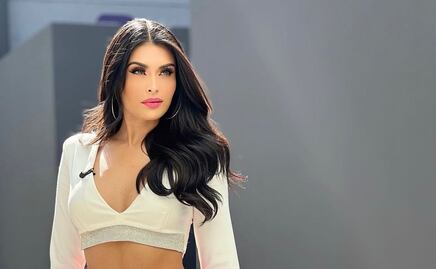 Kristal Silva derrocha estilo en minivestido satinado