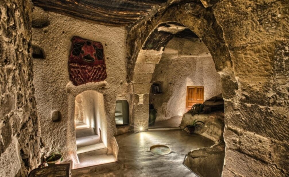 7 cuevas en el mundo transformadas en templos y hoteles