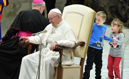 Niño "revoltoso" roba la atención en audiencia del Papa Francisco