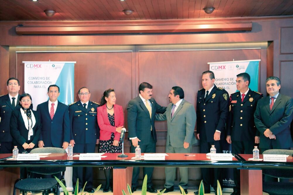 Los titulares del Tribunal Superior de Justicia y de la Secretaría de Seguridad Pública firmaron un acuerdo de colaboración (IRVIN OLIVARES. EL UNIVERSAL)