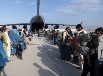 Pentágono de EU reconoce que no pudo sacar de Afganistán a todas las personas que deseaba