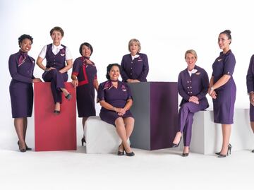 ¿Cómo debe ser el uniforme de un sobrecargo?
